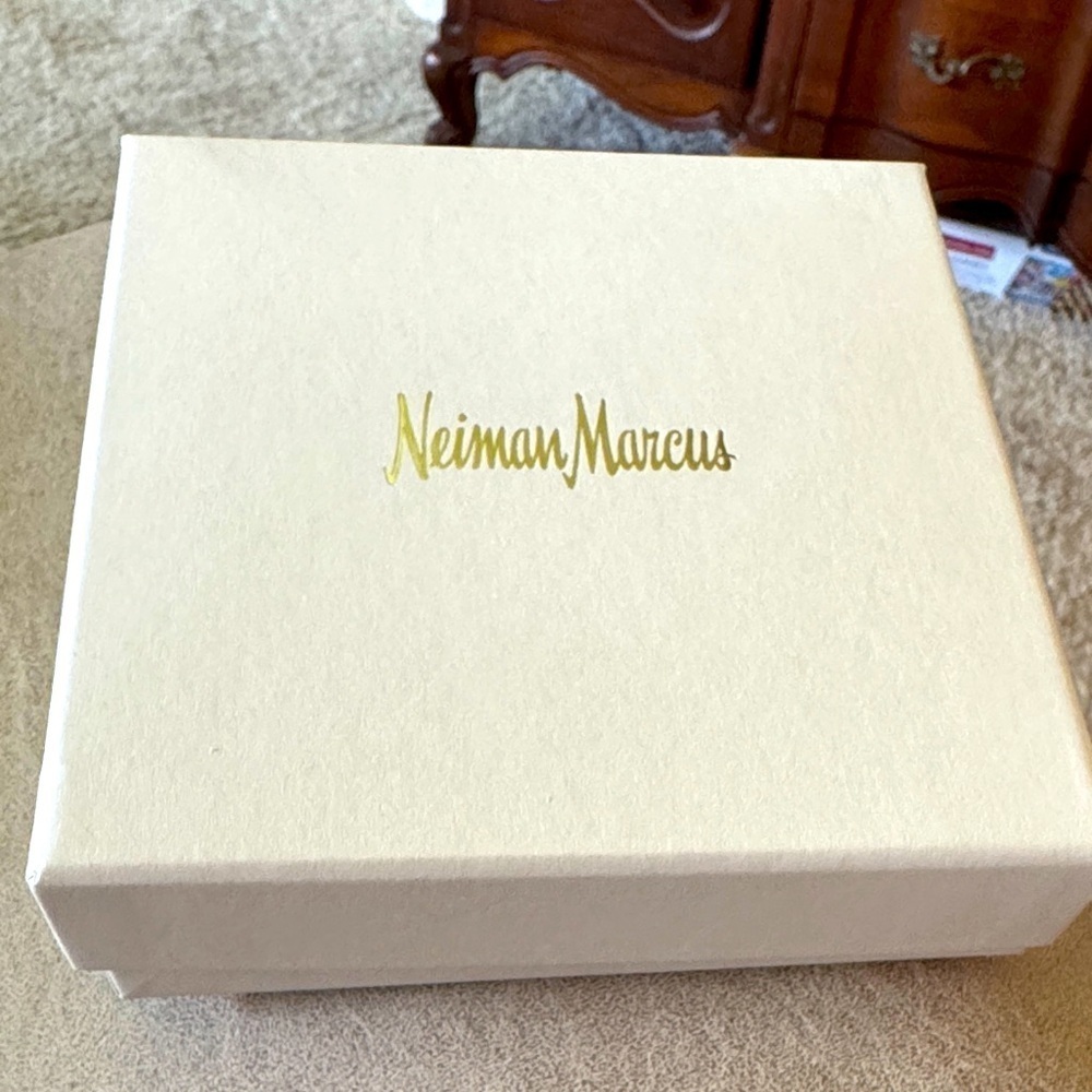 Authentic Neiman Marcus 6x6x3 White Box EUC